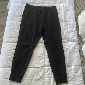 Lululemon mens Intent Jogger. Size large black in color 28inch inseam.